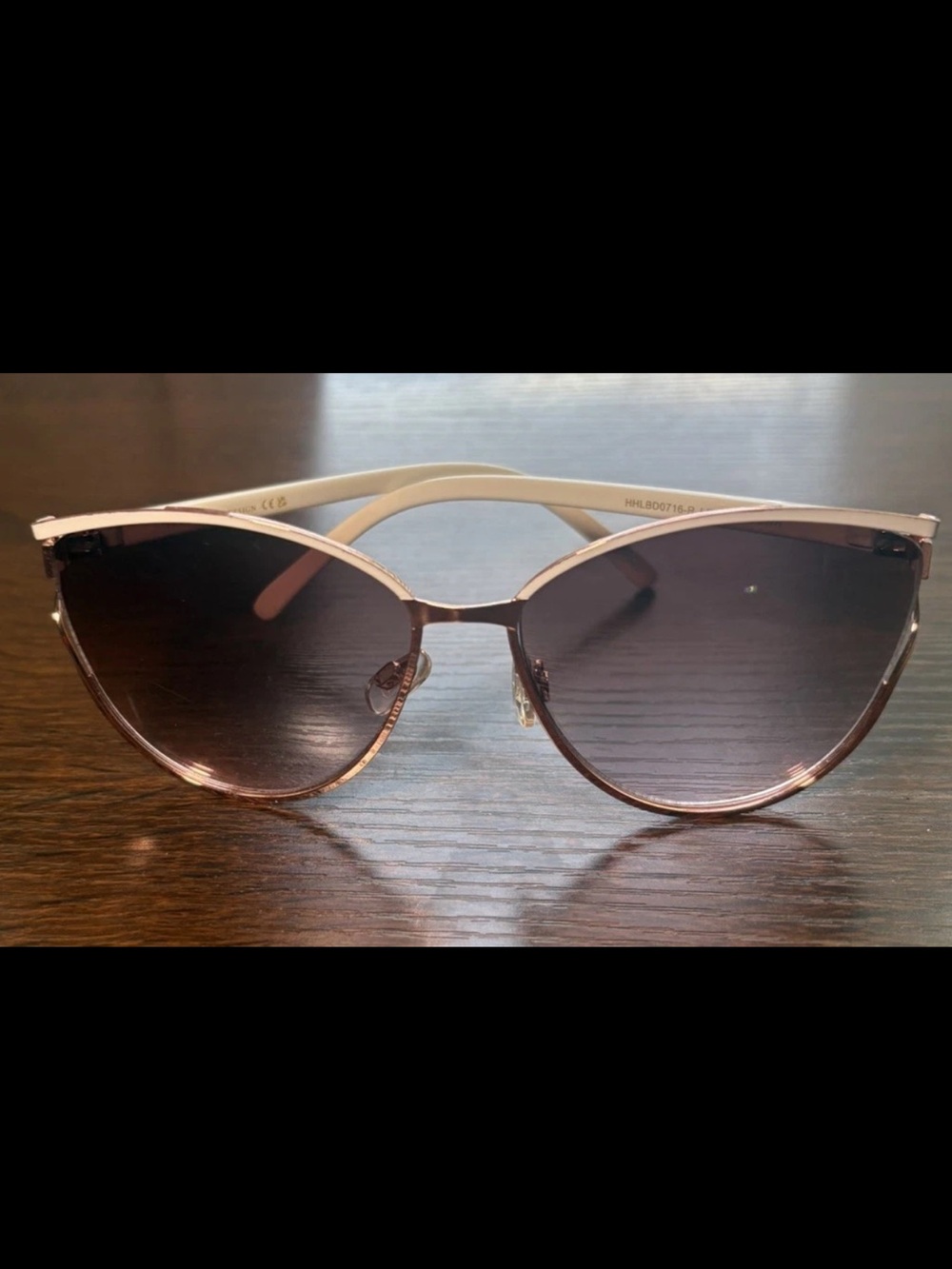 LAUNDRY BY SHELLI SEGAL Women’s LD174 Metal Cat Eye Sunglasses White Rose Gold